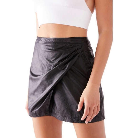 NEW Free People Fake Out Black Faux Leather Mini Skirt Size 12 - Picture 2 of 7